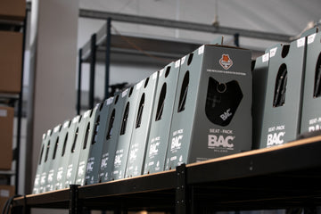 La nuova borsa per il Bikepacking di BAC, viene fornita all'interno di un packaging che riporta nel dettaglio le istruzioni e le caratteristiche tecniche del prodotto. È stata pensata anche per riporre la borsa quando non la si usa, impedendo che possa essere danneggiata inavvertitamente.